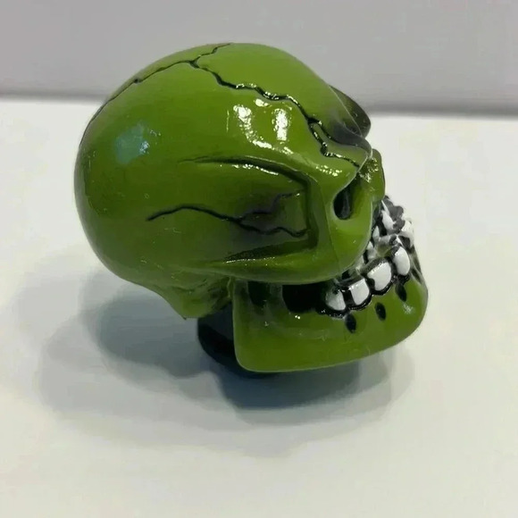Universal green skull manual gear shifter knob - Picture 4 of 6
